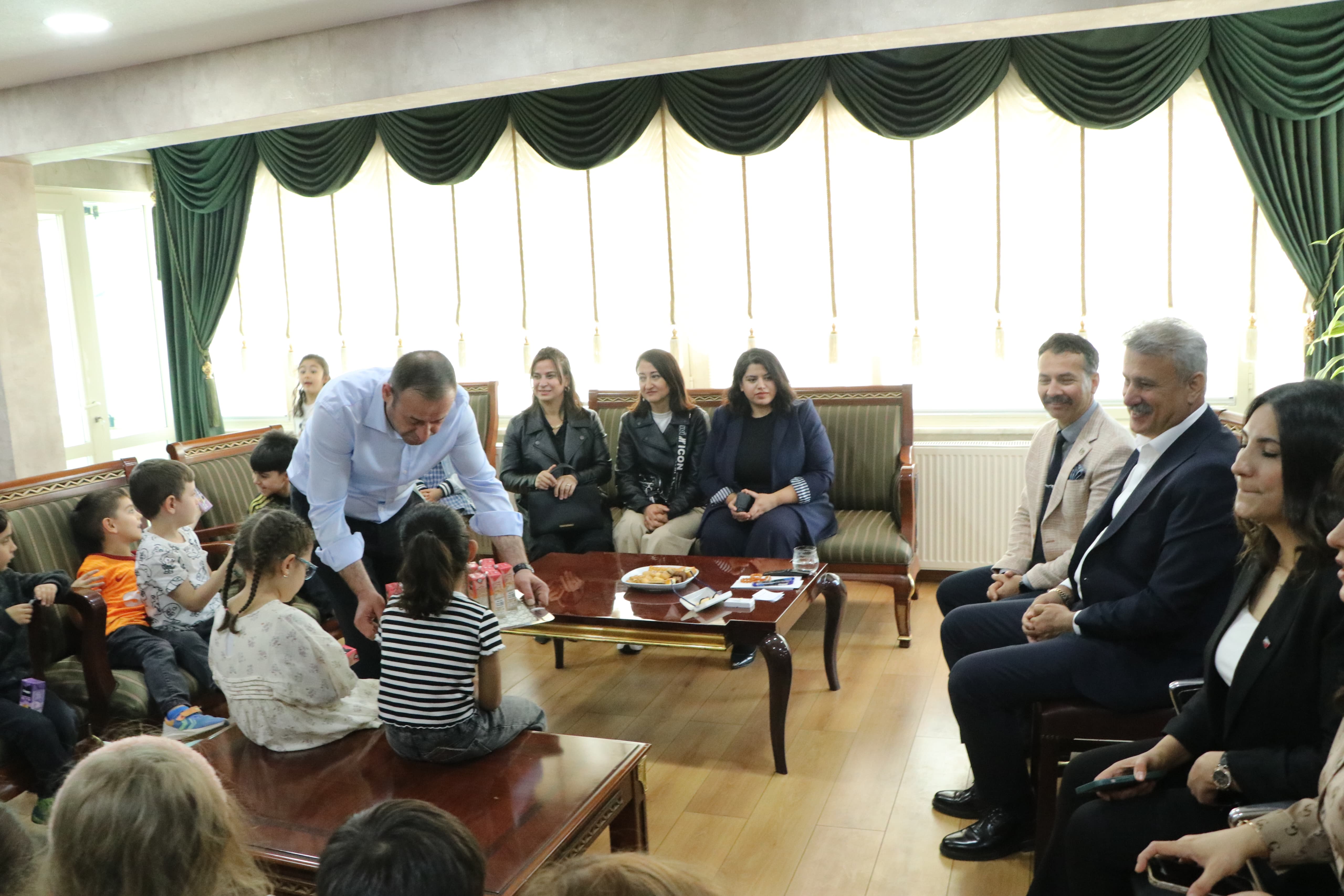 bahceseh-r-kolej-anaokulu-ogrenc-ler-beled-yem-ze-renk-katti